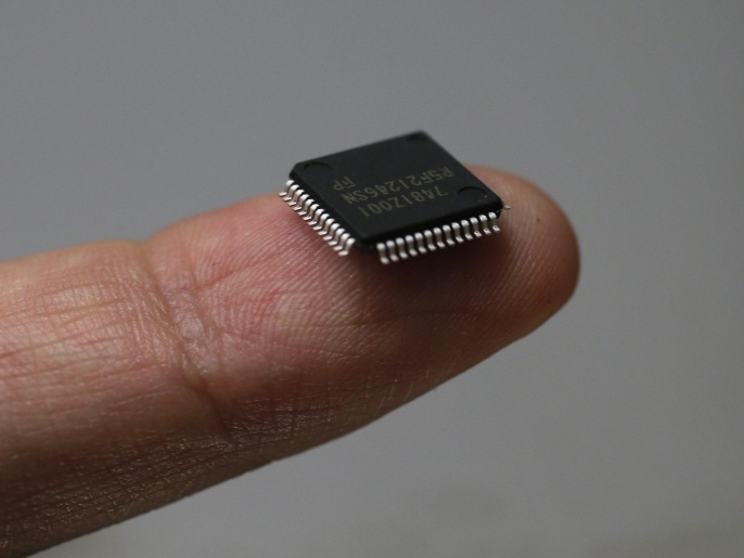 A Renesas Electronics Corp's microcontroller chip sits on a finger in this file illustrative photograph taken in Tokyo May 24, 2012. Once-dominant Japanese firms have been battered by rising costs and the investment clout of Samsung and Chang's Taiwan Semiconductor Manufacturing (TSMC). The Japanese have the technology, but the likes of Elpida Memory, a maker of DRAM memory chips for computers, and Renesas Electronics Corp, the world's leading maker of microcontroller chips for automobiles, just don't have the money to plough into the constant plant and technology upgrades. The world's top foundries are Taiwanese: TSMC and United Microelectronics (UMC). TSMC had revenue last year of $14.5 billion and a 49 percent market share, about four times the size of UMC, according to industry researcher Gartner. Then come GlobalFoundries, the former manufacturing arm of Advanced Micro Devices (AMD), which is backed by the Abu Dhabi sovereign fund and had revenue last year of $3.58 billion, China's SMIC and Israel's Towerjazz. REUTERS/Kim Kyung-Hoon/Files (JAPAN - Tags: BUSINESS SCIENCE TECHNOLOGY)