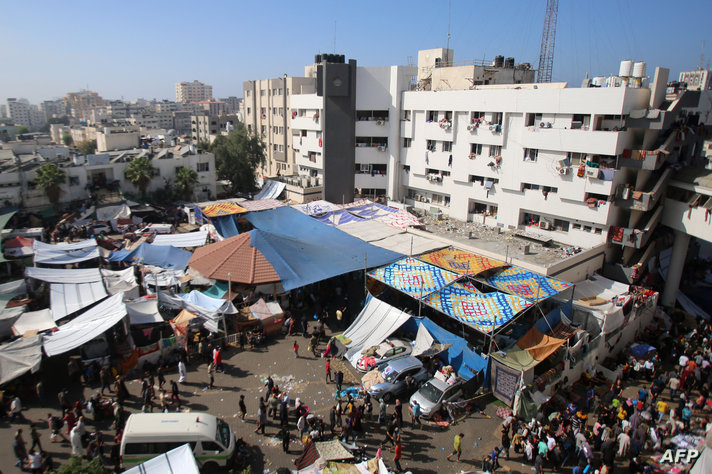 تسبب القصف بمقتل عدة أشخاص في محيط مجمع الشفاء الطبي (أرشيفية)