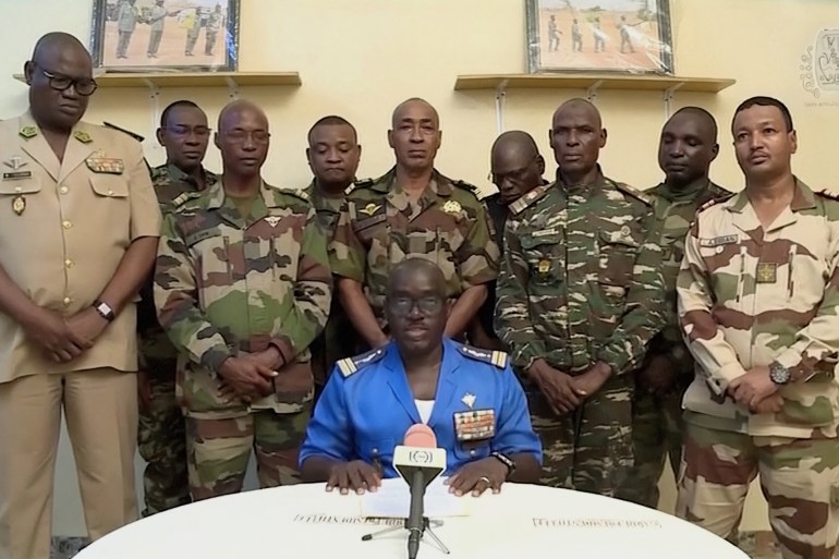 عسكريون في النيجر يعلنون عزل الرئيس محمد بازوم Niger Army spokesman Colonel Major Amadou Adramane speaks during an appearance on national television, after President Mohamed Bazoum was held in the presidential palace, in Niamey, Niger, July 26, 2023 in this still image taken from video. ORTN/via Reuters TV/Handout via REUTERS THIS IMAGE HAS BEEN SUPPLIED BY A THIRD PARTY. NO RESALES. NO ARCHIVES. NIGER OUT. NO COMMERCIAL OR EDITORIAL SALES IN NIGER