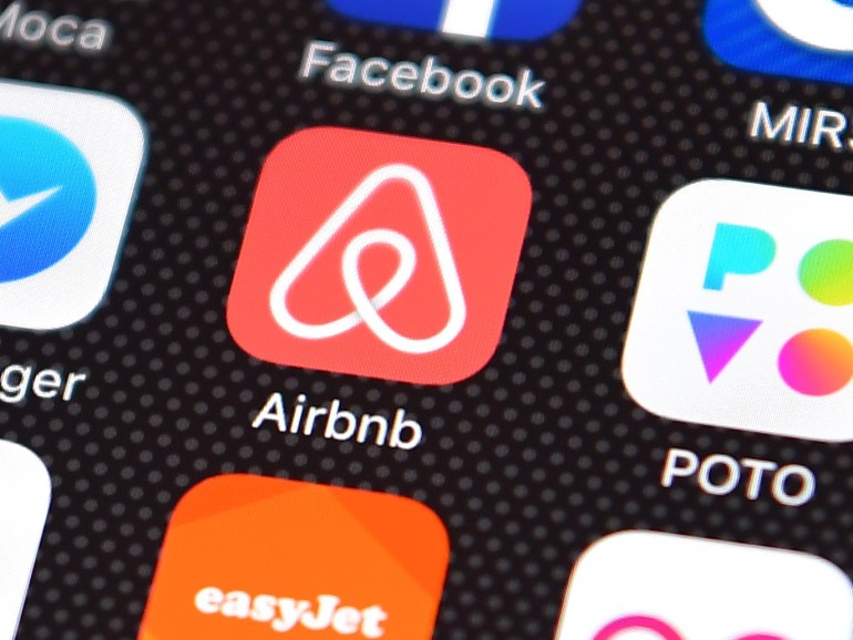 LONDON, ENGLAND - AUGUST 03: The Airbnb app logo is displayed on an iPhone on August 3, 2016 in London, England. (Photo by Carl Court/Getty Images)