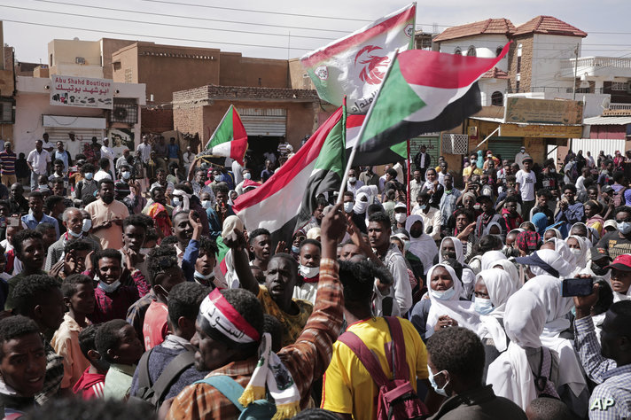 استقالة حمدوك جاءت تحت ضغط الشارع السوداني ضد الاتفاق السياسي الذي أبرمه مع الجيش في نوفمبر