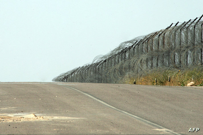 جندي مصري على الجانب الموازي لمحور فيلادلفيا (أرشيفية)