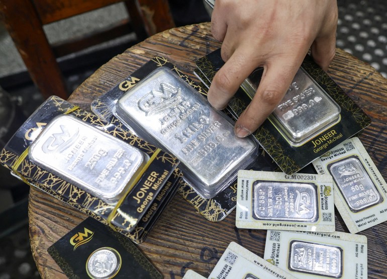 A vendor shows various models and weights of silver bullion at a gold jewellery manufacturer in "El Sagha", as gold prices recorded an increase after a devaluation of the local currency, at the gold market area in Cairo, Egypt January 14, 2024. REUTERS/Amr Abdallah Dalsh