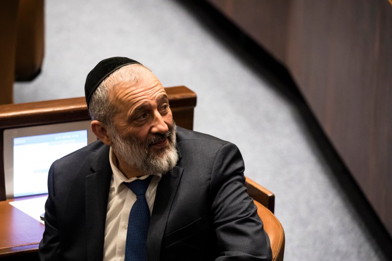 أرييه درعي - شاس JERUSALEM, ISRAEL - NOVEMBER 28: Israeli lawmaker and 'Shas' Party leader Aryeh Deri during a parliament session on November 28, 2022 in Jerusalem, Israel. An alliance led by the party of former Prime Minister Benjamin Netanyahu won comfortably in the recent parliamentary election, the country's fifth in under four years. (Photo by Amir Levy/Getty Images)