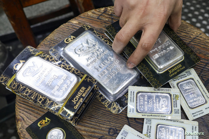 'Silver is the new gold' as Egyptians try to protect savings