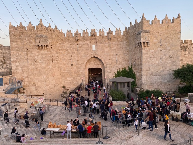 ساحة باب العامود المدخل الرئيس للقدس القديمة.