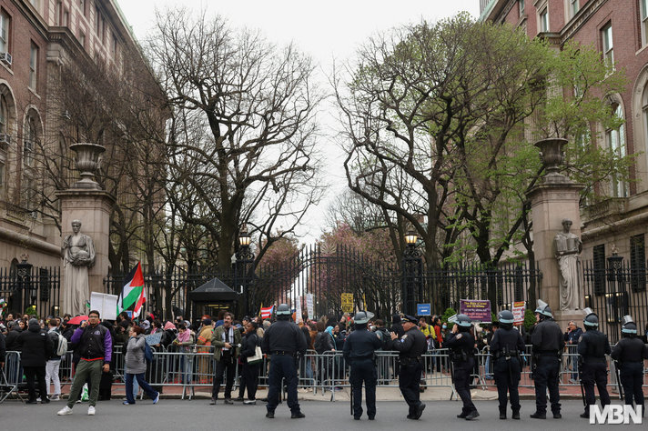 Demonstrators protest in solidarity with Pro-Palestinian organizers on the Columbia University campus, in New York City