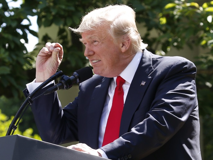 U.S. President Donald Trump refers to amounts of temperature change as he announces his decision that the United States will withdraw from the landmark Paris Climate Agreement, in the Rose Garden of the White House in Washington, U.S., June 1, 2017. REUTERS/Joshua Roberts