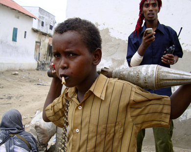 A Somali child holds ammunition as fighters loyal to Hisbul Islam party take part in a street fight against government forces in Mogadishu July 3, 2009. Heavy fighting in the