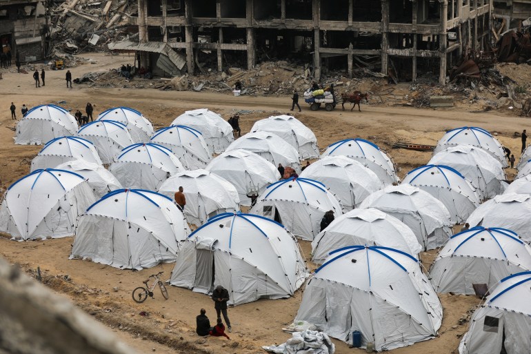 Palestinians set up a new tent camp to shelter people expected to return to northern Gaza after being displaced to the south at Israel's order, following a ceasefire between Israel and Hamas, in Gaza City, January 22, 2025. REUTERS/Dawoud Abu Alkas