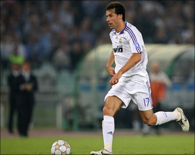 afp - Real Madrid Dutch forward Ruud van Nistelrooy runs to score with a lob against SS Lazio during their UEFA Champions League group C football match at Olympic