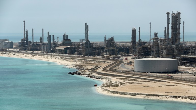 General view of Saudi Aramco's Ras Tanura oil refinery and oil terminal in Saudi Arabia May 21, 2018. Picture taken May 21, 2018. REUTERS/Ahmed Jadallah